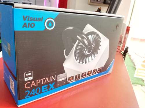 DeepCool Captain 240 EX di colore bianco